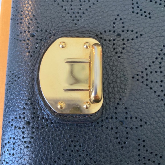LOUIS VUITTON MAHINA Wallet - Picture 3 of 13